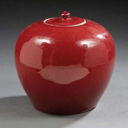 CHINE - Début XXe siècle Pot à gingembre en porcelaine émaillée rouge flammé.
H....