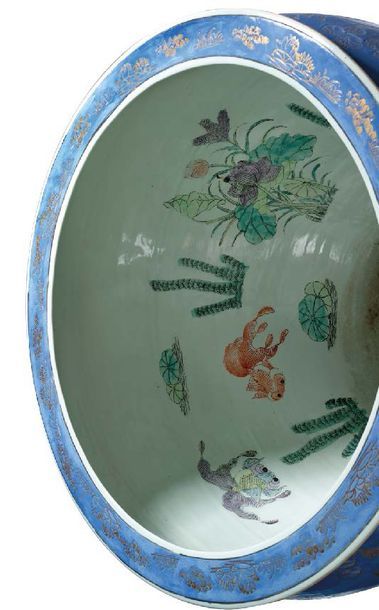 CHINE - Époque de la République - Minguo (1912-1949) Important aquarium en porcelaine...