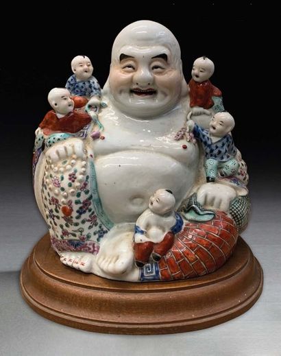CHINE - Époque de la République - Minguo (1912-1949) Groupe en porcelaine émaillée...