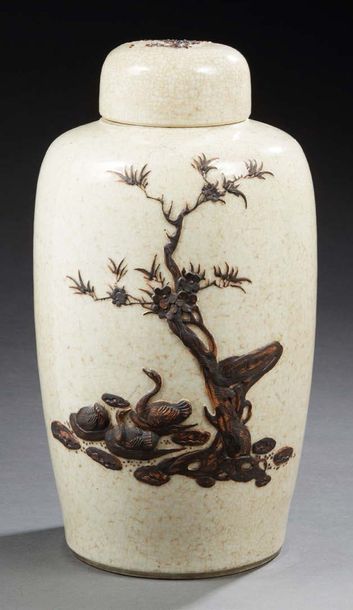 CHINE, Nankin - XIXe siècle Pot à gingembre en porcelaine émaillée céladon craquelé...