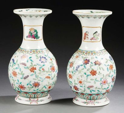 JAPON - Fin XIXe siècle Paire de vases en porcelaine émaillé.
Marque au revers à...