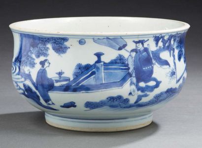 CHINE - PÉRIODE TRANSITION, XVIIE SIÈCLE Pot à bord évasé en porcelaine décorée en...
