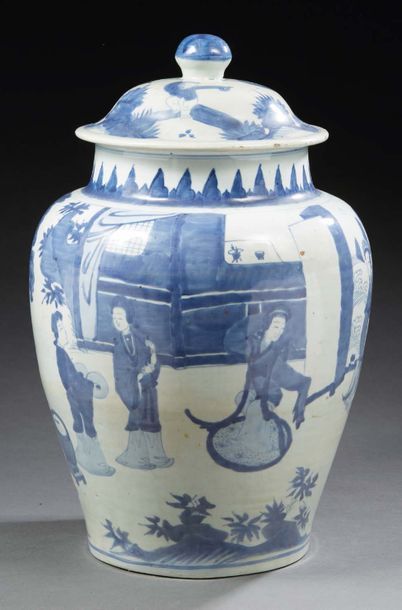 CHINE - PÉRIODE TRANSITION, XVIIE SIÈCLE Grande potiche couverte en porcelaine décorée...