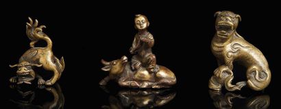 CHINE - XIXe siècle Three small bronze groups, child on a buffalo, and two chimeras,...