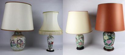 null CHINE.

Ensemble de quatre vases et pots couvert en porcelaine, montés en lampes....