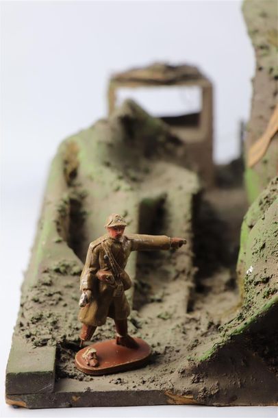 null Diorama de jeu figurant des tranchées de la guerre de 1914, avec soldats.

H_25...