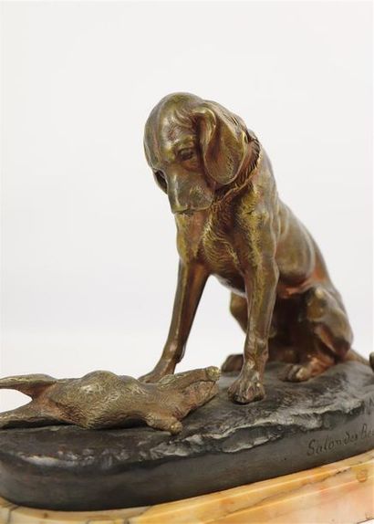 null A DE GERICKE.

Chien regardant un lièvre. 

Sculpture en bronze sur un socle...