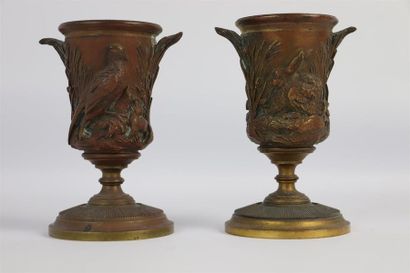 null Jules MOIGNEZ (1835-1894).

Paire de vases en bronze à décor de lapins et rapaces,...