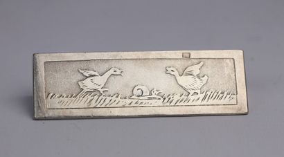 null Suite de douze porte-couteaux en métal argenté, à décor de fables de la Fontaine...