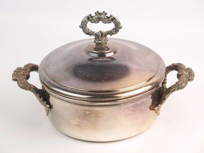null GANDAIS au Palais Royal.

Légumier en métal argenté.

Vers 1830, usures.

H_16.6...