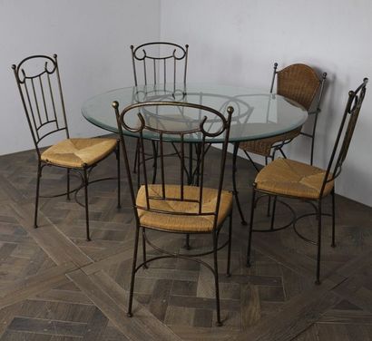 null Travail français contemporain.

Table de salle à manger, quatre chaises et un...
