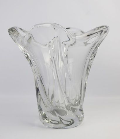 null DAUM France.

Vase de forme libre en cristal.

H_28 cm L_30 cm
