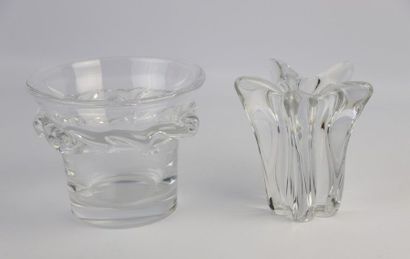 null DAUM France.

Vase et bougeoir en cristal.

H_13 cm