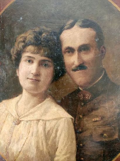 null Ecole française du début du XXème siècle.

Portrait de couple dans un médaillon.

Huile...