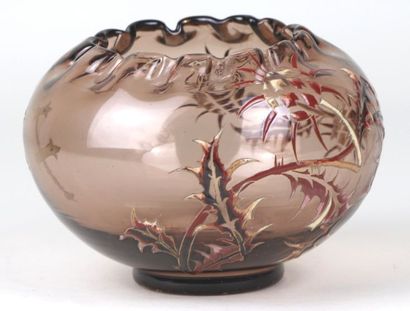 null Emile GALLE (1846-1904).

Vase boule en verre fumé soufflé, à décor émaillé...