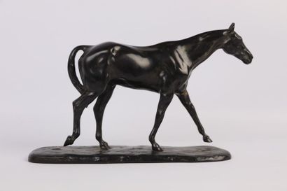 null Gaston D'ILLIERS (1876-1932).

Cheval au pas, 1921.

Sculpture en bronze à patine...
