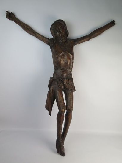 null Christ en bois sculpté, anciennement polychrome.

XVIIème siècle.

H_112 cm...