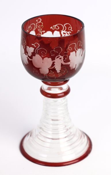 null BOHEME.

Rare suite de trente six verres à vin du Rhin en cristal rouge et incolore...