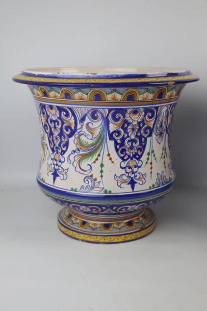 null NEVERS, François-Henri SIGNORET.

Paire de vases sur talon en faience à décor...