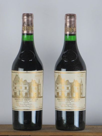 null CASTLE HIGH BRION.



Vintage: 1976.



12 bottles, e.t.h., some b.g., CBO.

Coming...