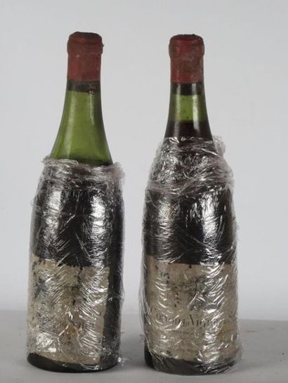 null CORTON LA VIGNE AU SAINT.



Louis Latour.



Millésime : 1952.



2 bouteilles,...