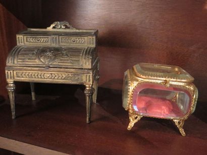 Set of two jewelry boxes, one in gilded metal...