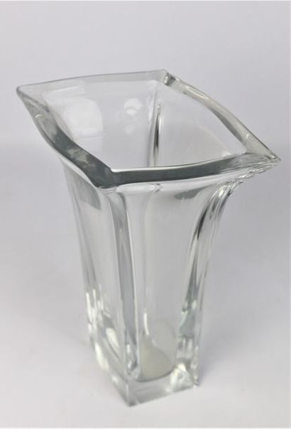 null BACCARAT - SEVRES.

Vase en cristal de Sèvres et pied de lampe en cristal de...