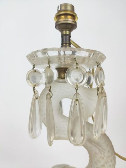 null BACCARAT.

Pair of lamps with moulded and partially frosted crystal pendants,...
