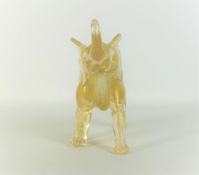 null Alessandro BARBARO, MURANO.

Glass elephant with gold flake inclusions.

H_23,5...
