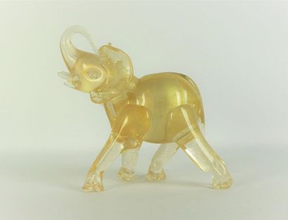 null Alessandro BARBARO, MURANO.

Glass elephant with gold flake inclusions.

H_23,5...