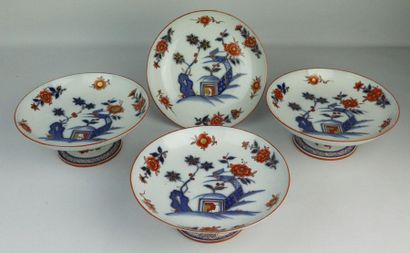 null BAYEUX, Widow Langlois.

Suite of four cake stands on porcelain stands with...