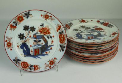 null BAYEUX, Widow Langlois.

Suite of twelve porcelain plates with Imari decoration...