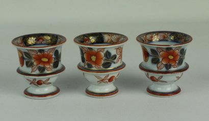 null BAYEUX, Widow Langlois.

Suite of three small cups on a porcelain pedestal with...