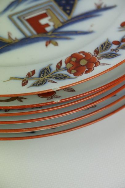 null BAYEUX, Widow Langlois.

Suite of six porcelain plates with Imari decoration...