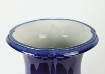 null SEVRES.

Pair of porcelain vases with deep blue enamel decoration.

Date stamp...