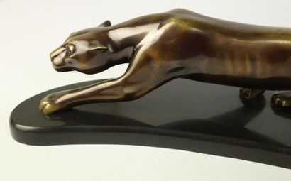 null Georges LAVROFF (1895-1991).

Panther on the move.

Bronze with a brown patina,...