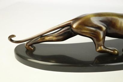 null Georges LAVROFF (1895-1991).

La panthère en marche.

Bronze à patine brune,...