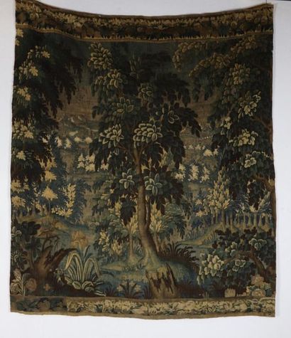 null AUBUSSON.

Verdure.

Fragment de tapisserie.

XVIIIème siècle.

H_214 cm L_187...
