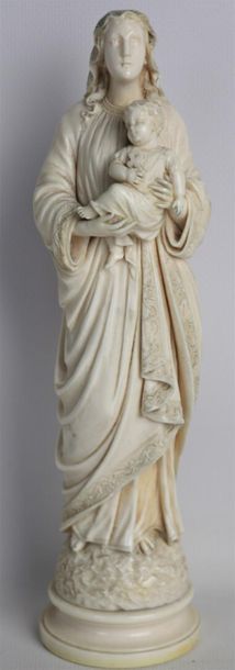 null Vierge à l'enfant en ivoire finement sculpté.

Travail français vers 1900.

H_23...