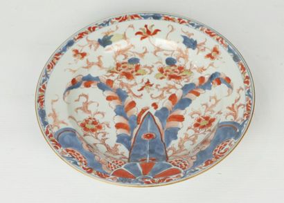 null CHINE.

Plat en porcelaine à décor Imari.

Epoque Qianlong, XVIIIème siècle.

D_27,6...