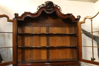 null Important display cabinet in mahogany and mahogany veneer.

It opens with four...