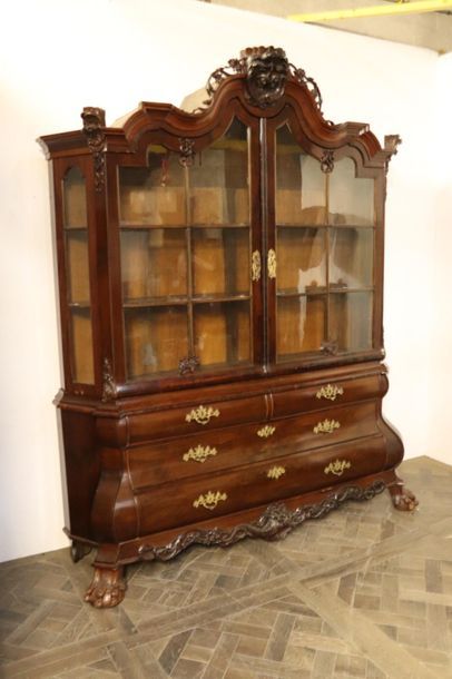 null Important display cabinet in mahogany and mahogany veneer.

It opens with four...