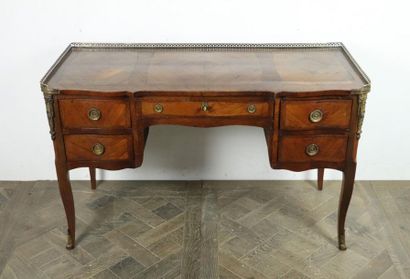 Veneer marquetry desk opening with four drawers,...
