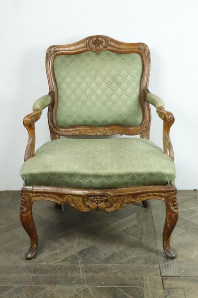 Queen's armchair, with frame, in moulded...