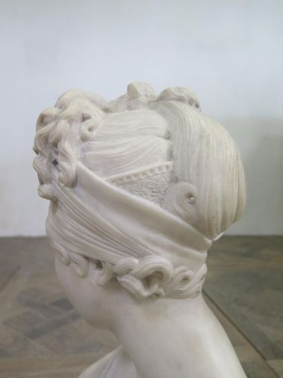 null Joseph CHINARD (1756-1813), d'après.

Portrait de Juliette Récamier, sa coiffure...