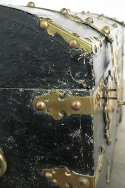 null Important wooden trunk covered with black lacquered leather and decorated with...
