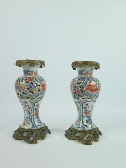 null JAPAN.

Openwork porcelain fireplace set with Imari decoration.

18th century,...