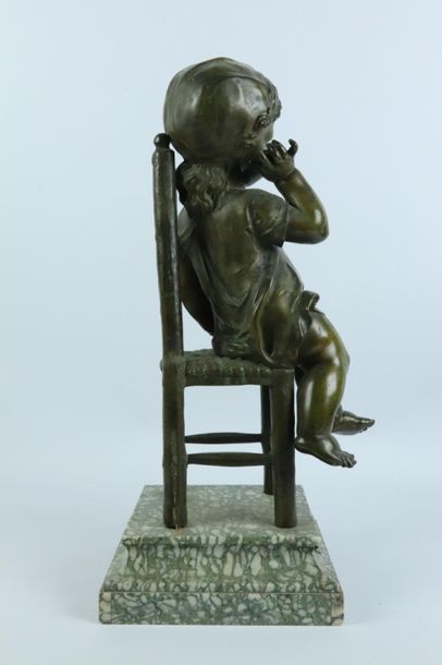 null Nicolas LECORNEY (actif vers 1880-1884).

Fillette à la chaise.

Groupe en bronze,...