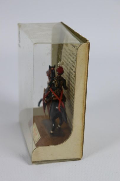 null CBG 1st Empire

2 showcase boxes with Marshal Ney on horseback and Prince Murat...