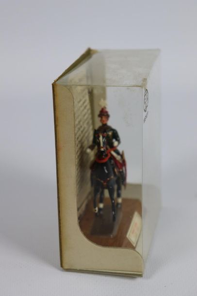 null CBG 1er Empire

2 boites vitrine avec Maréchal Ney à cheval et Prince Murat...